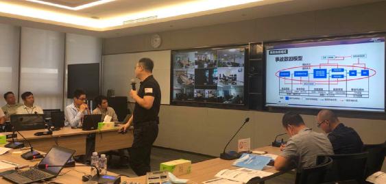 戚銳老師的課堂現(xiàn)場，大家在認真汲取課堂知識