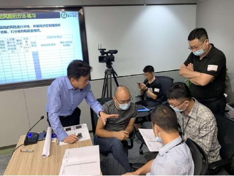 課間休息時間講師和學員熱烈討論